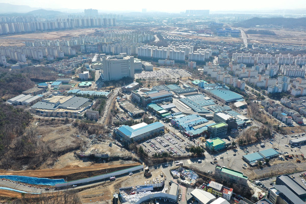 파주시는 경기도가 추진한 ‘경기 YES산단 육성사업’ 공모에 선정돼 도비 3억 원을 지원받아 시비 3억 원과 문발지방산업단지협의회의 자부담 5000만 원을 포함, 총 6억 5000만 원을 들여 문발산단의 환경개선사업을 추진키로 했다. (사진제공=파주시청)