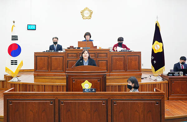 하남시의회는 23일 열린 제290회 임시회 본회의에서 더불어민주당 이영아 의원이 발의한 ‘하남시 발달장애인 지원에 관한 조례안’을 원안 의결했다. (사진제공=하남시의회)