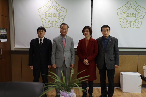 동구의회는 25일 2층 의장실에서 2019회계연도 결산검사위원 3명을 위촉했다고 밝혔다. (사진제공=동구의회)