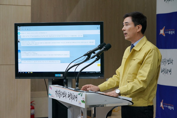서철모 화성시장은 27일 온라인 브리핑을 열고 모든 시민에게 재난기본소득을 20만원씩 지급한다고 밝혔다. (사진제공=화성시청)