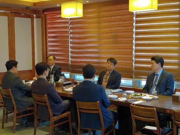 계양구가 지난 26일, 코로나19 확산 방지를 위해 관내식당에서 계양구 기독교 연합회 임원진과 조찬간담회를 실시했다. (사진제공=계야구청)
