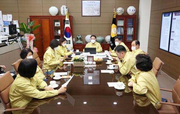 광주시의회는 긴급 의원간담회를 열고 의정활동비 20%를 반납할 것을 만장일치로 결정했다. (사진제공=광주시의회)