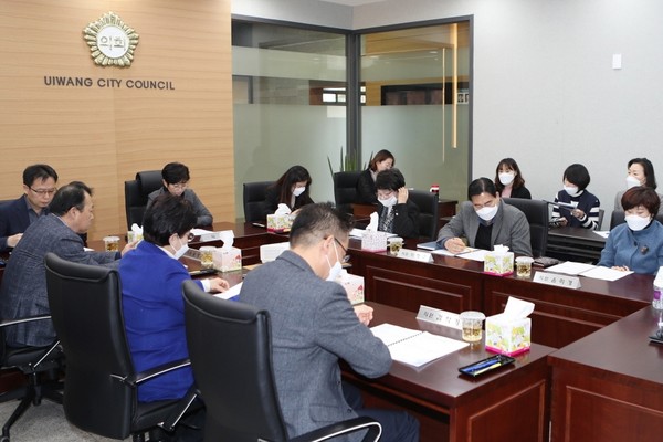 의왕시의회가 코로나19 사태로 어려움 겪고 있는 시민, 중소기업을 위해 공무 국외출장 여비를 전액 반납하기로 했다. (사진=의왕시 제공)