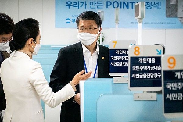은성수 금융위원장은 6일 신종 코로나바이러스감염증(코로나19) 사태 여파로 금융시장 일각에서 제기되고 있는 우려에 대해 "기업자금 위기설은 사실에 근거한 주장이 아니다"라고 말했다.(사진=금융위)