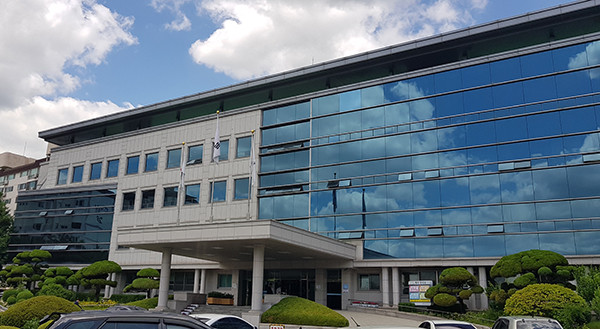 경기도교육청이 학교폭력 사안 처리의 공정성과 전문성 확보를 위한 ‘학교폭력 사안 처리 Q&A 자료집’을 제작해 학교와 교육지원청에 배포한다. 사진은 경기도교육청 전경 (사진=중앙신문 DB)