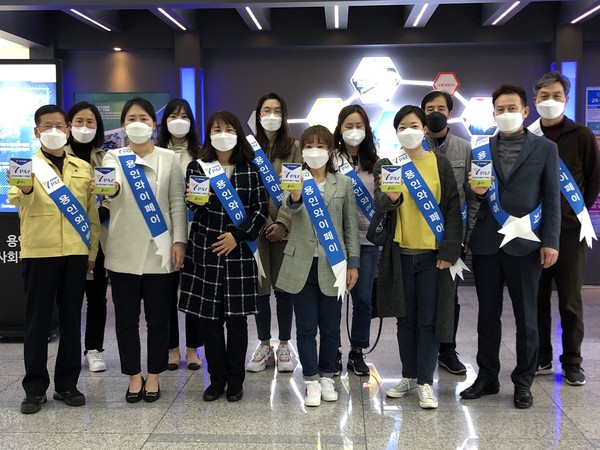 용인시는 체납관리단 12명을 지역화폐 ‘용인 와이페이 홍보단’으로 위촉하고 1주일간 본격 활동에 나선다. (사진제공=용인시청)