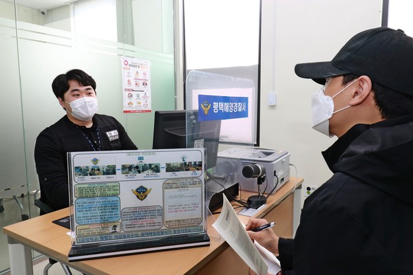평택해양경찰서는 해양경찰 혁신 실행 계획의 역점 과제인 인권 경찰 구현을 위해 수사 절차에서 국민 인권 보호를 더욱 강화하여 시행하고 있다고 9일 밝혔다. (사진제공=평택해경)