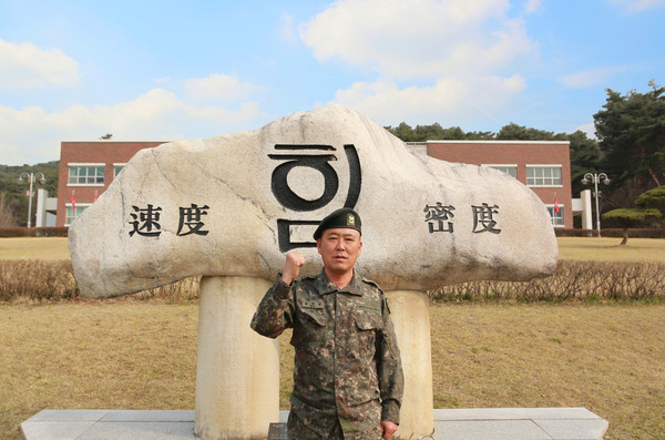 귀중한 한 생명을 심폐소생술로 생명을 구한 335대대 김용신 주임원사. (사진제공=포천소방서)