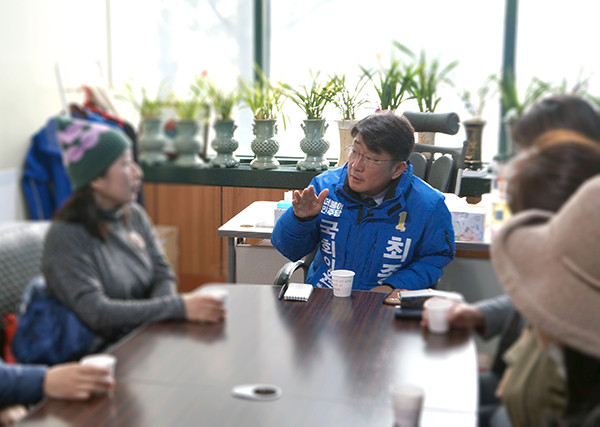 21대 총선 하남시 선거구의 더불어민주당 최종윤 후보는 13일 감일·교산신도시 공약을 발표했다. (사진제공=최종윤 후보 사무실)