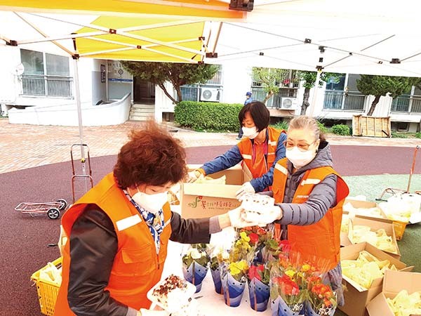 인천 선학종합사회복지관 봄나눔바구니 지원 행사. (사진제공=여주시청)