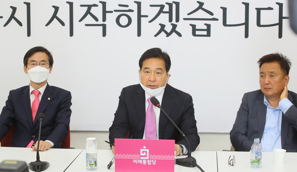 미래통합당은 22일 국회에서 비공개 최고위원회의를 열어 '당 지도체제' 전수조사 결과 '김종인 비대위 체제'로 결론지었다고 밝혔다. (사진=연합누스)