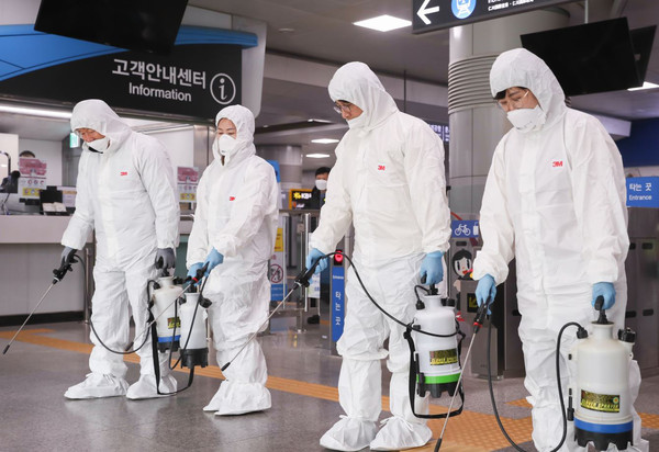 지하철 역사 방역 . (사진제공=서구청)