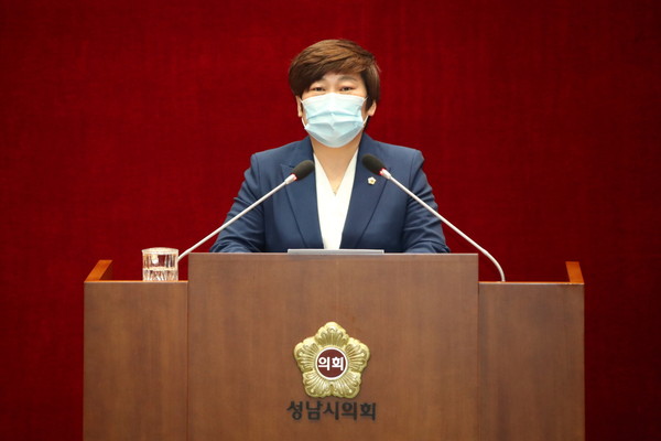 제253회 임시회 개회식 및 제1차본회의에서 최미경 의원이 5분 발언을 하고 있다. (사진제공=성남시의회)