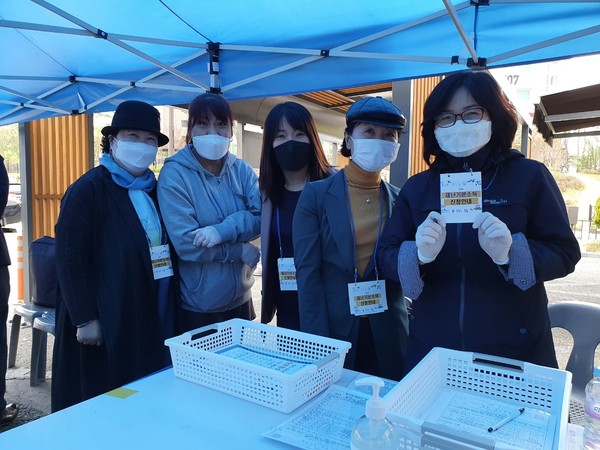 화성시 남양읍 주민자치회는 남양읍 행정복지센터에서 경기도 재난 기본소득 접수 봉사활동을 실시한다. (사진제공=화성시청)