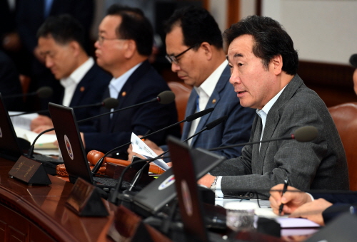 이낙연 국무총리가 21일 세종로 정부서울청사에서 열린 국무회의를 주재, 모두발언을 하고 있다.(사진=국무총리실)