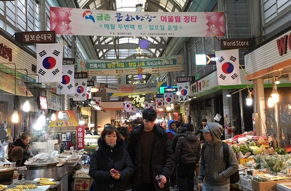 파주시가 위기에 빠진 지역경제 활성화를 위해 지급하는 파주형 긴급생활지원금으로 시민들이 골목상권에서 착한소비를 시작한 것으로 파악됐다. 사진은 금촌통일시장 전경. (사진=중앙신문DB)