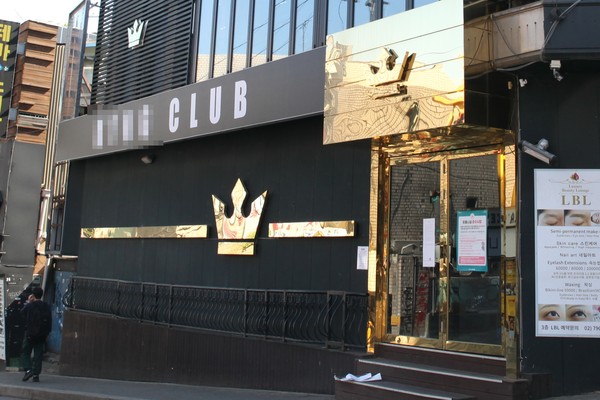 정부가 8일 오후 8시부터 한 달간 전국 유흥주점 대상으로 운영 자제 행정명령을 내렸다. 사진은 용인 거주 확진자가 방문한 것으로 알려진 이태원 소재 클럽. (사진=장민호 기자)