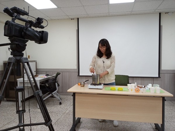 동구는 코로나19로 인해 휴관이 장기화하고 있는 평생학습관 교육 강좌를 11일부터 온라인 비대면 방식으로 시범 운영에 들어갔다.  (사진제공=동구청)