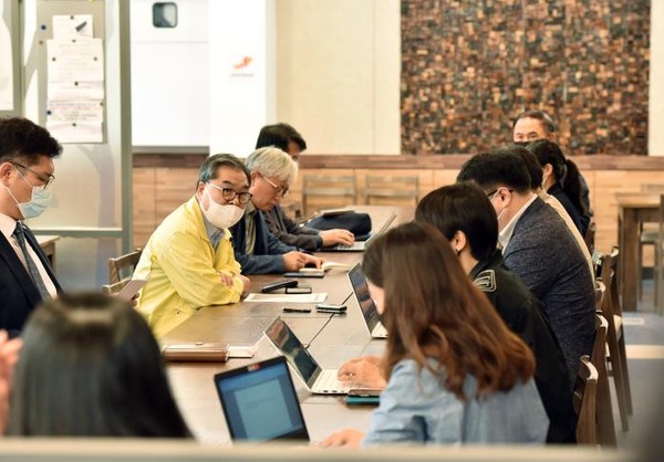 이재정 경기도교육감은 11일 “코로나19 상황이 악화하는 상황을 고려할 때 고등학교 3학년의 등교 개학 연기가 불가피하다”고 말했다. (사진제공=경기도교육청)