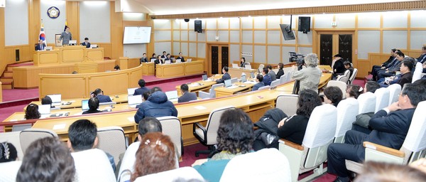 파주시의회는 13일부터 오는 21일까지 제2회 추가경정예산안 및 일반안건 심사 등을 위한 ‘제217회 임시회’ 활동에 착수해 총 16건의 안건 심사에 돌입했다. (사진제공=파주시의회)