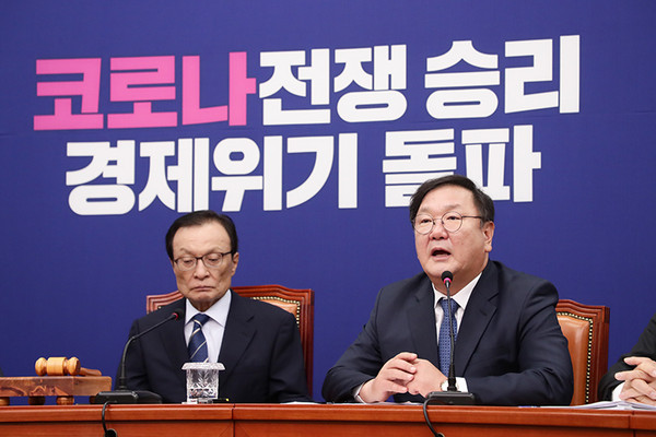 더불어민주당은 ‘일자리를 지킬 '골든 타임'을 놓쳐선 안 된다’며 제21대 국회 원 구성을 조속히 끝낸 뒤, 곧바로 (3차) 추경심사에 들어가야 한다고 강조했다. (사진=더불어민주당)