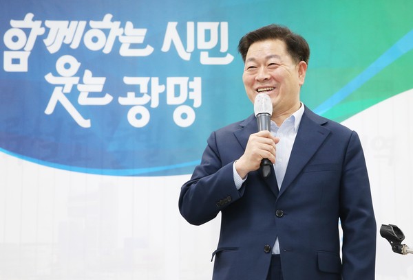 광명시는 지난 13일 시청 중회의실에서 에너지 정책 활성화 정보 공유 및 발전방안 논의를 위해 한국에너지공단과 관련 주요 부서 및 유관 단체가 함께 기후에너지 정책 간담회를 개최했다. (사진제공=광명시청)