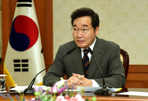 집권 여당의 유력한 대권주자로 떠오른 이낙연 전 국무총리가 차기 당 대표에 출마해야 한다는 일부 초·재선 당선인들의 주문이 쇄도해 관심을 모으고 있다.(사진=국무총리실DB)