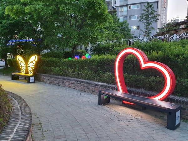 동구는 송림4동 주민들이 기획단계부터 사업과정에 참여해 만들어 간 ‘송림휴먼시아 1단지 앞 가로녹지대 경관개선사업’을 완료했다고 18일 밝혔다.  (사진제공=동구청)