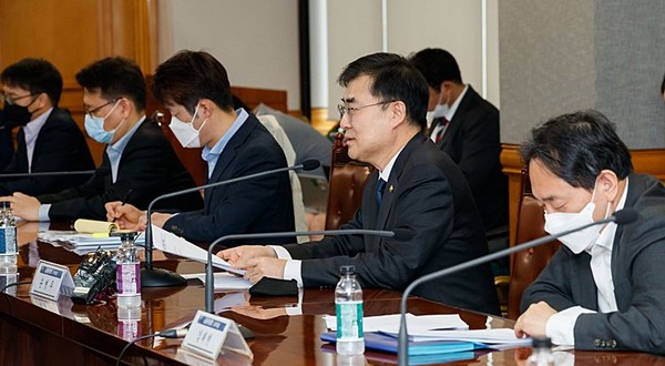금융위는 19일 손병두 부위원장 주재로 '금융리스크 대응반 회의'를 개최했다.(사진=금융위)