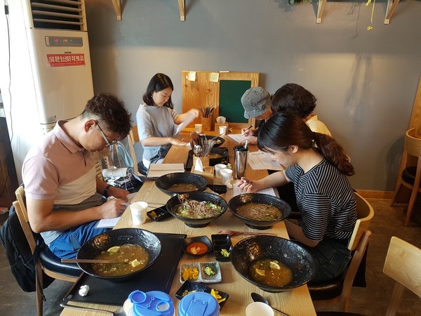 계양구는 계양구를 대표할 수 있는 숨은 맛의 달인을 발굴하고 우수음식점으로 육성하기 위해 2020년 계양구 맛집 선정을 위한 지역주민으로 구성된 맛집평가단을 오는 29일까지 모집한다고 21일 밝혔다. (사진제공=계양구청)