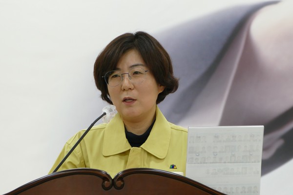 김보라 안성시장은 21일, 안성시청 4층 대회의실에서 ‘코로나19 관내 3번째 확진자 발생’ 관련한 긴급 브리핑을 가졌다.  (사진제공=안성시청)