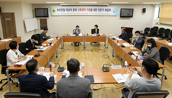 경기도의회 여성가족평생교육위원회 박옥분 위원장이 ‘경기도 보호관찰 대상자 등의 사회정착 지원 정책 방향 모색’ 전문가 좌담회를 개최했다. (사진제공=경기도의회)
