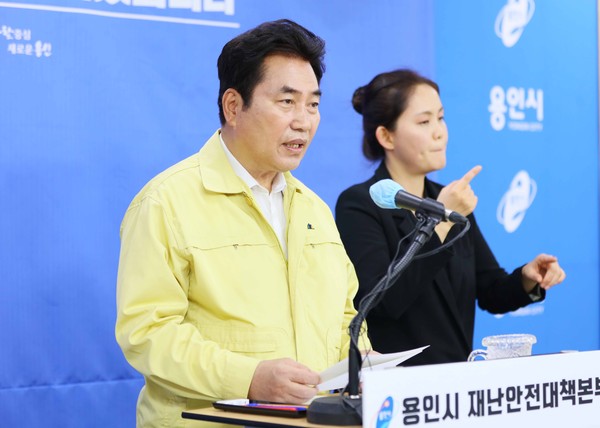 용인시는 27일 코로나19 확진환자의 동선 등 개인정보가 14일이 지난 뒤 온라인상에 남지 않도록 삭제하는 ‘인터넷 지킴이’를 가동한다고 밝혔다. (사진제공=용인시청)