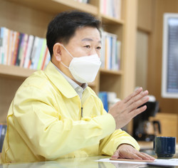 광명시는 여름철 자연재난 피해를 예방하고 시민 안전을 지키기 위해 총력을 기울이고 있다. 사진은 박승원 시장. (사진제공=광명시청)