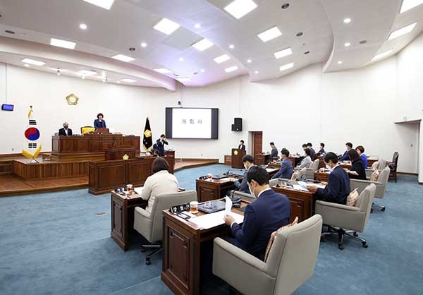 하남시의회는 1일 본회의장에서 개회식을 열고 18일간의 제294회 제1차 정례회 의사일정에 돌입했다. (사진제공=하남시의회)
