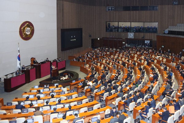 제21대 국회가 5일 개원했지만, 미래통합당이 보이콧을 선언하면서 1994년 이후 처음으로 여야 합의 없는 단독 개원으로 출발하게 됐다. 사진은 지난 20대 국회 본회의 모습. (사진=장민호 기자)