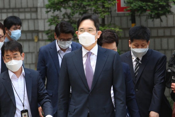 이재용 삼성전자 부회장이 8일 오전 영장심사를 위해 서울중앙지법에 출석했다. (사진=장민호 기자)