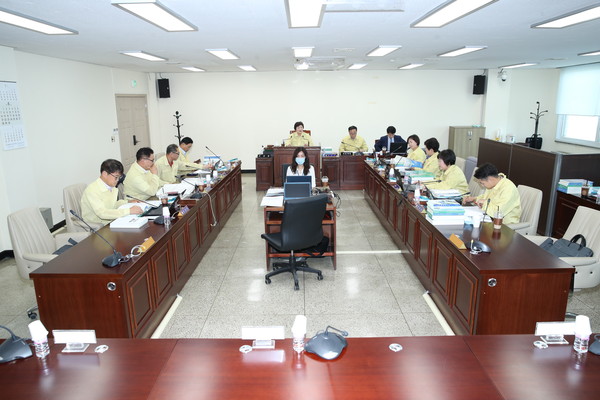 고양시의회는 지난 1일 제244회 제1차 정례회를 개회하고 예산결산특별위원회를 구성해 8일 위원장에 강경자 의원, 부위원장에는 김완규 의원을 각각 선출했다. (사진제공=고양시의회)