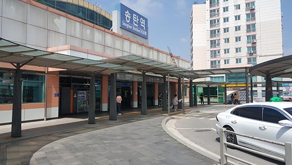 평택시는 벽보·전단 등 불법 광고물 사전 차단을 위한 부착방지시설을 설치했다. (사진제공=평택시청)