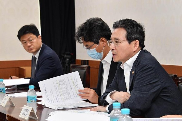 김용범 기획재정부 제1차관은 수출 감소 등 코로나19의 2차 충격에 따른 제조업 고용 리스크가 큰 상황으로 이에 대응한 범정부 차원의 노력을 강화하겠다고 밝혔다.(사진=기재부)