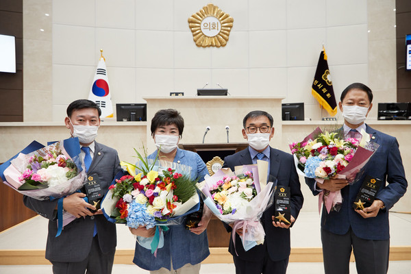 장정순·황재욱·윤재영·윤원균 의원, 제7회 의정활동 우수의원상 수상. (사진제공=용인시의회)