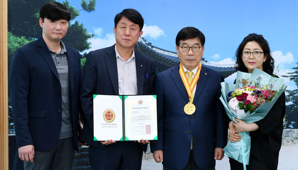 광주시가 한국소비자협회 주관 ‘2020 대한민국 명가명품’ 수상식에서 지역명품브랜드 6년 연속 대상을 차지했다. (사진제공=광주시청)