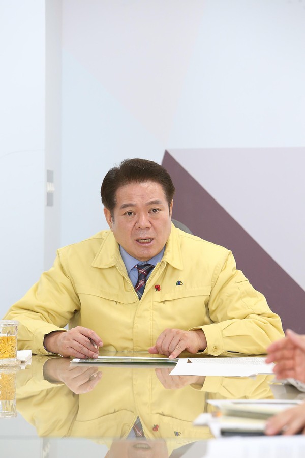 최대호 안양시장이 경기도 내 전 유흥주점이 집합 금지 명령으로 생계에 타격을 입고 있는 업주들을 위해 건물주들에게 착한 임대료 동참을 협조하는 서한문을 발송했다.(사진제공=안양시청)