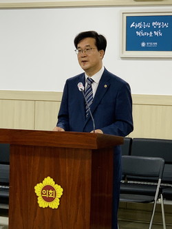 김현삼 의원은 미등록 이주아동의 실질적인 방안 마련을 촉구했다. (사진제공=경기도의회)