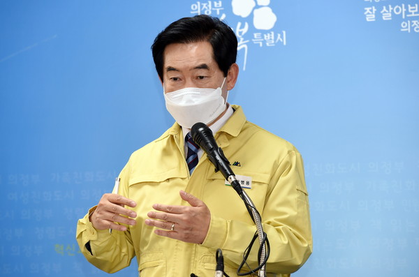 경기도시장군수협의회는 지난 17일 ‘도민 안전을 위협하는 대북전단 살포에 관한 경기도시장군수협의회 입장문’을 발표하고, 대북전단 살포에 대한 반대 입장을 분명히 했다. (사진제공=경기도청)