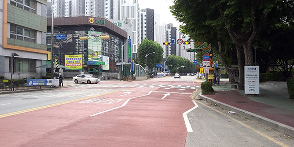 과천시는 교통안전시설물 등을 설치하는 어린이보호구역 개선사업을 완료했다. (사진제공=과천시청)