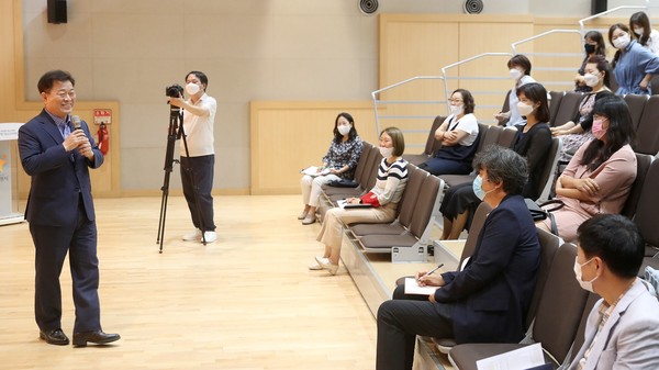 광명시는 18일 청소년진로지원센터에서 학부모진로지원단 30명과 ‘청소년 진로 교육 정책 간담회’를 개최했다. (사진제공=광주시청)