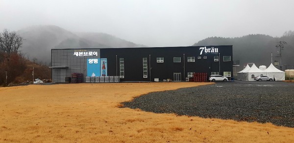 양평군 소재 세븐브로이양평(주)가 출시 이후 1주 동안 30만개를 누적 판매하는 등 수제맥주 판매 최고의 실적을 달성했다. (사진제공=양평군청)