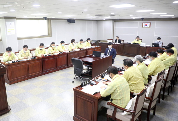 수원시의회 예산결산특별위원회는 지난 19일 제2차 예산결산특별위원회를 열고 2019회계연도 결산 승인안 및 예비비 지출 승인안을 심사 의결했다. (사진제공=수원시의회)