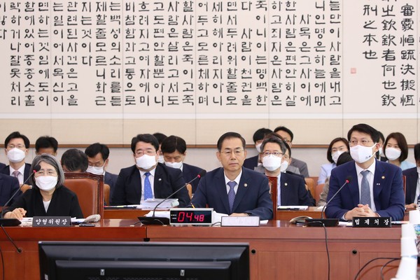 더불어민주당이 23일 열린 국회 법제사법위원회에서 '사법 개혁'에 속도 낼 것을 주문했다. (사진=임창수 기자)